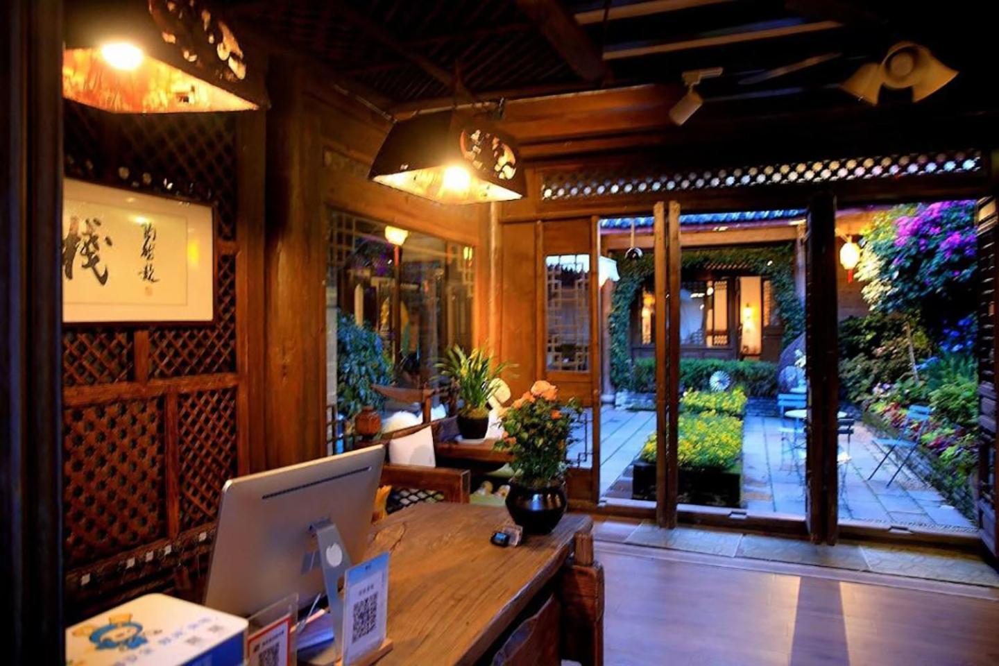 Big Tree Guesthouse - Naxi Old Style Lijiang  Exterior foto